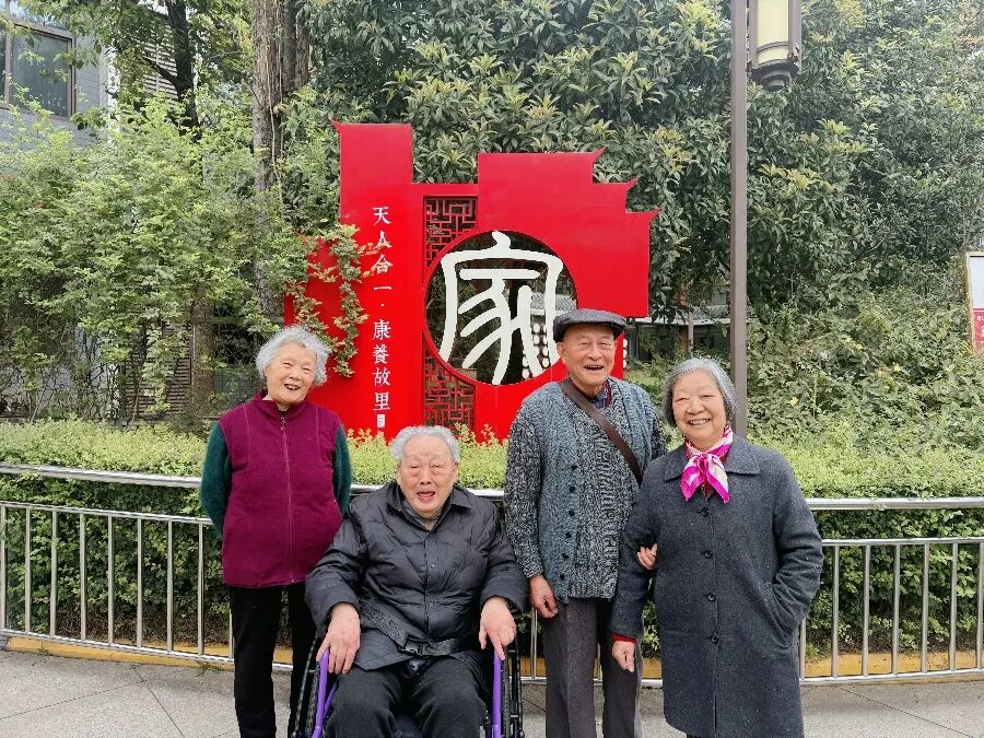 长者盛赞暖心家园，口碑相传引友入住